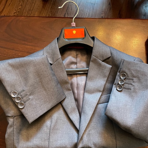 Boys Gioberti  3 pc suit - Picture 2 of 6